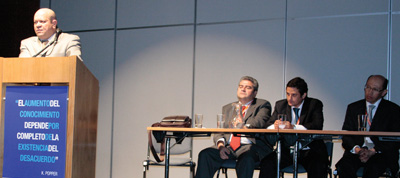 El Dr. Rafael Acevedo, junto a sus colegas de Chile y Colombia, en el XXIX Congreso Colombiano de Anestesiologa y Reanimacin. 